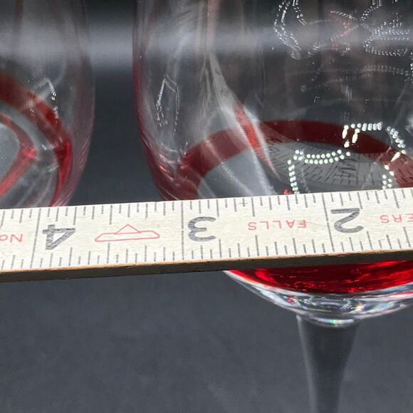 Vintage Pier One Set of 2 Red Swirl Wine Glasses  9" Tall x 3.5" Diameter - Picture 6 of 6